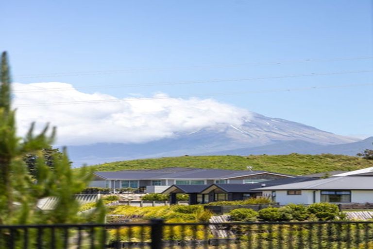 Photo of property in 2 Marsden Place, Hurworth, New Plymouth, 4310