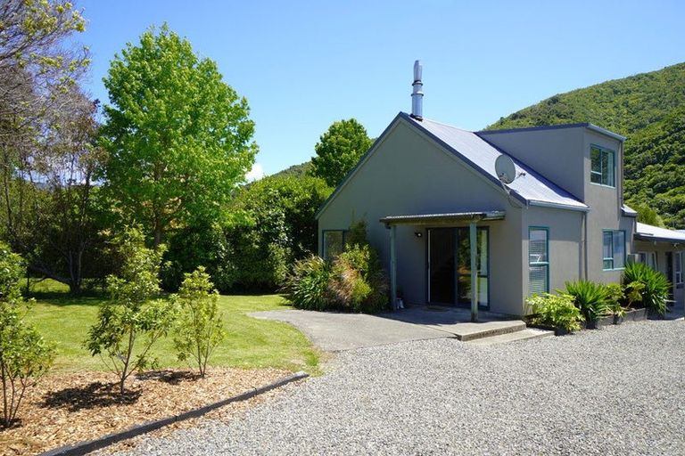 Photo of property in 44 Beach Road, Waikawa, Picton, 7220