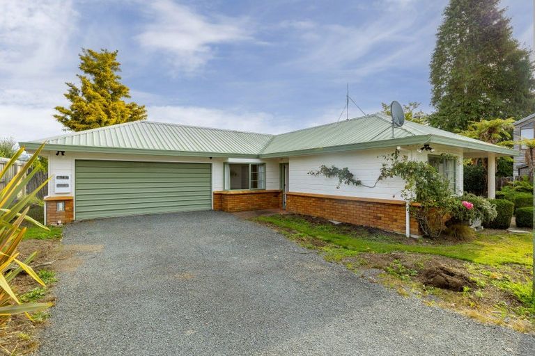 Photo of property in 1/8 Kathleen Place, Rainbow Point, Taupo, 3330