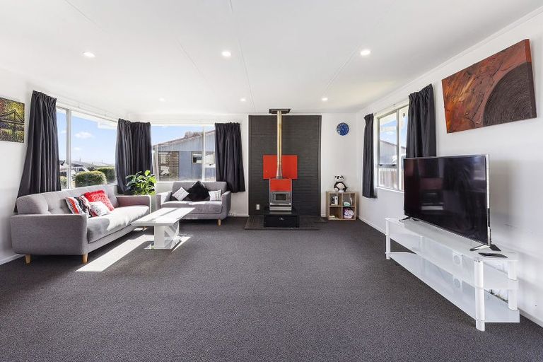Photo of property in 124 Gloaming Hill, Titahi Bay, Porirua, 5022