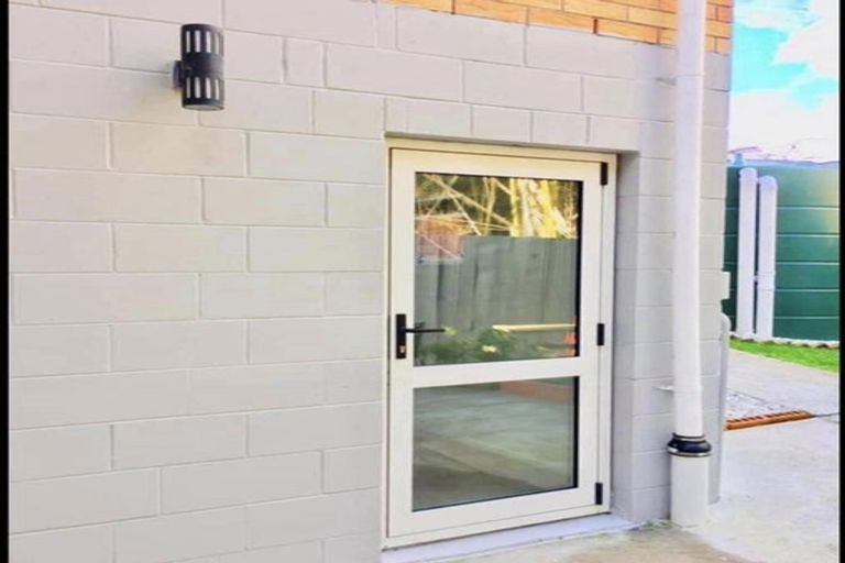 Photo of property in 1/113 Tirimoana Road, Te Atatu South, Auckland, 0602