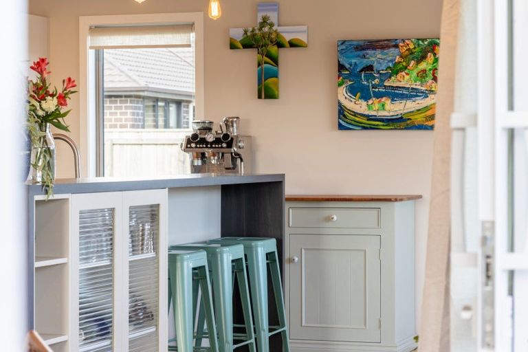 Photo of property in 7 Tapuhikura Street, Waikanae, 5036