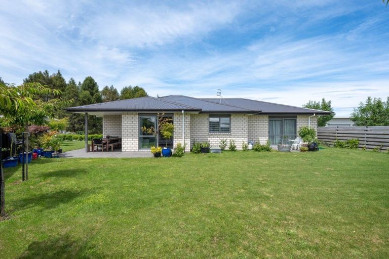 Photo of property in 8 Larches Lane, Kinloch, Taupo, 3377