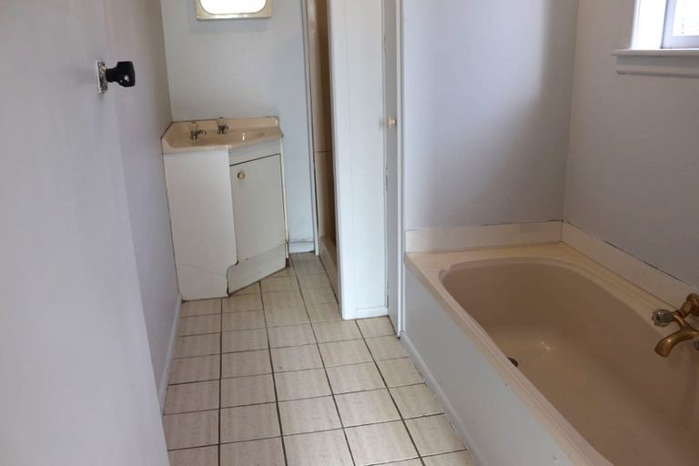 Photo of property in 579 East Coast Road, Browns Bay, Auckland, 0630