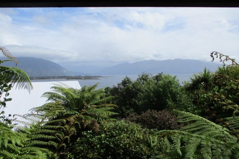 Photo of property in 15 Ivy Terrace, Moana, 7872