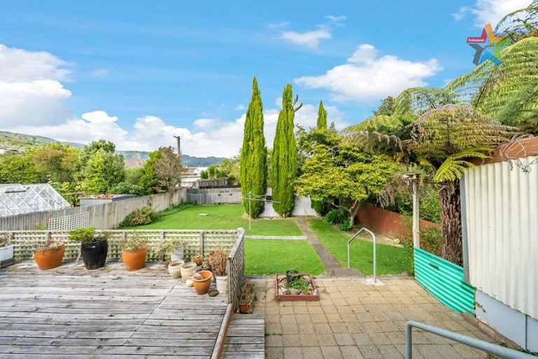 Photo of property in 5 Rawhiti Street, Stokes Valley, Lower Hutt, 5019