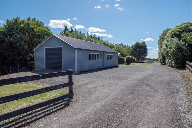 Photo of property in 35 Oram Drive, Turitea, Palmerston North, 4472