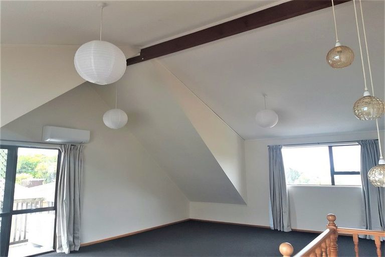 Photo of property in 1/58 Hillcrest Avenue, Hillcrest, Auckland, 0627