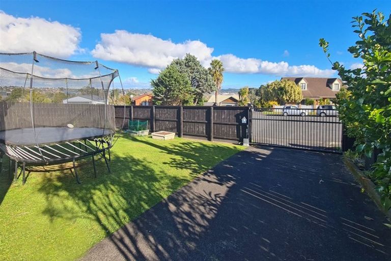 Photo of property in 22 Miriam Corban Heights, Henderson, Auckland, 0612