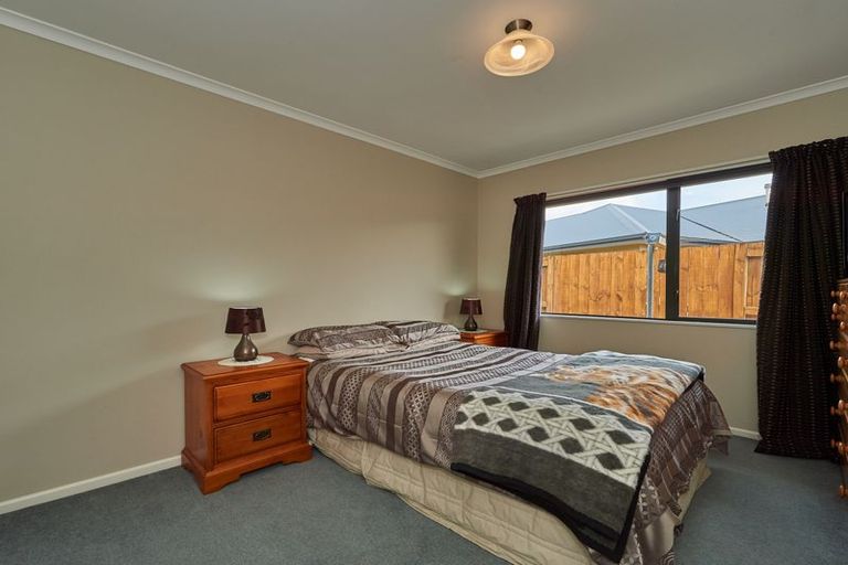 Photo of property in 40 Royal Oak Drive, Kelvin Grove, Palmerston North, 4414