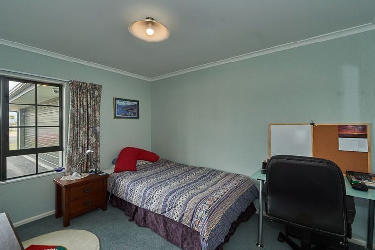 Photo of property in 40 Royal Oak Drive, Kelvin Grove, Palmerston North, 4414