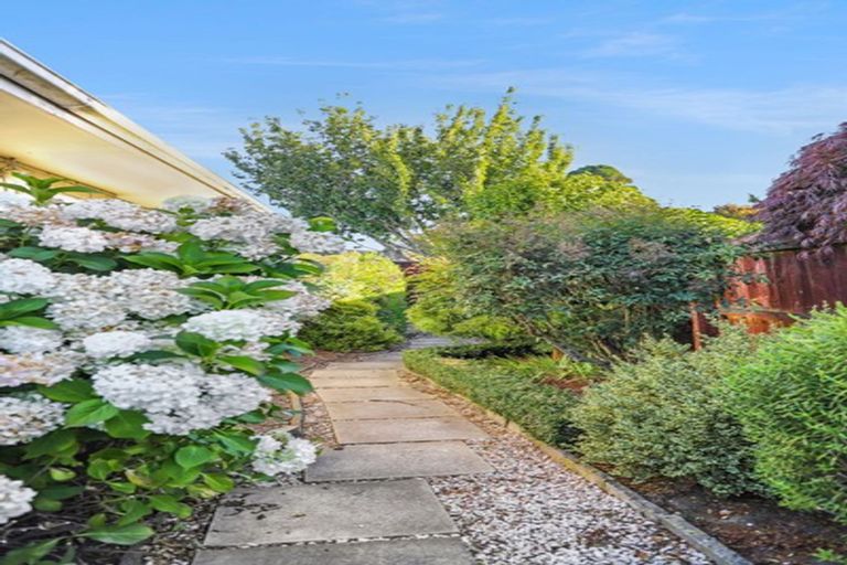 Photo of property in 2/17b Prestons Road, Redwood, Christchurch, 8051