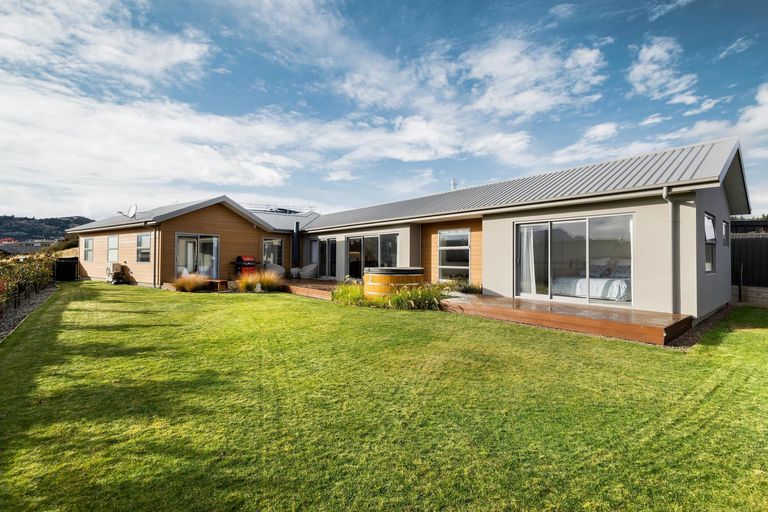 Photo of property in 8 The Heights Avenue, Wanaka, 9305