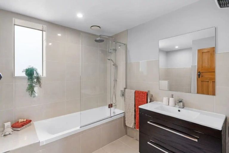 Photo of property in 11 Hawkhurst Road, Lyttelton, 8082