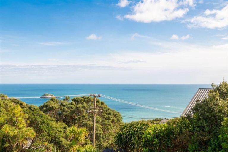 Photo of property in 4 Edwin Mitchelson Road, Muriwai, Waimauku, 0881