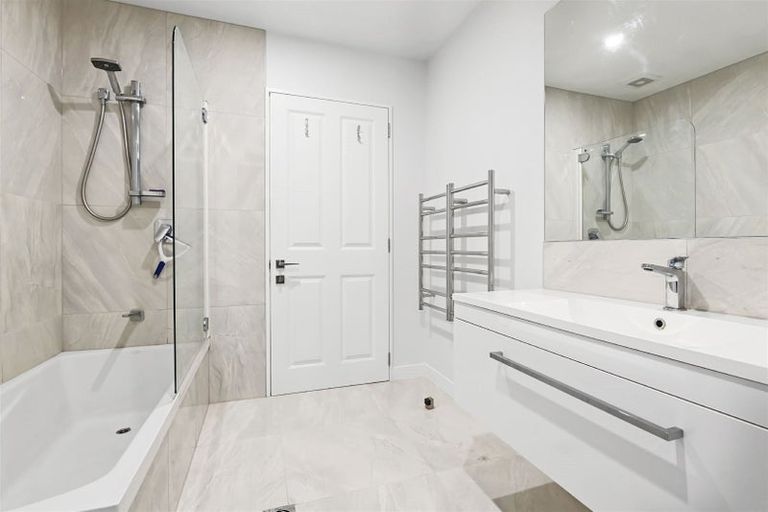 Photo of property in 4f Harmans Road, Lyttelton, 8082