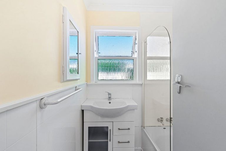 Photo of property in 38 Balmoral Street, Levin, 5510