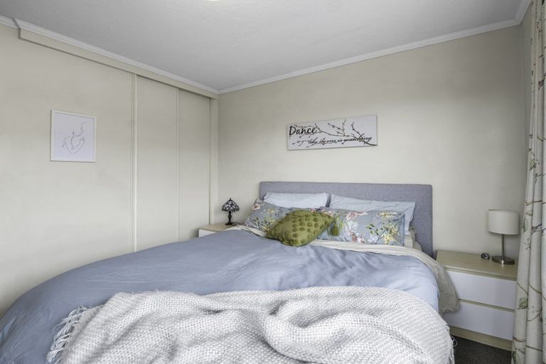 Photo of property in 82 Farquhars Road, Redwood, Christchurch, 8051