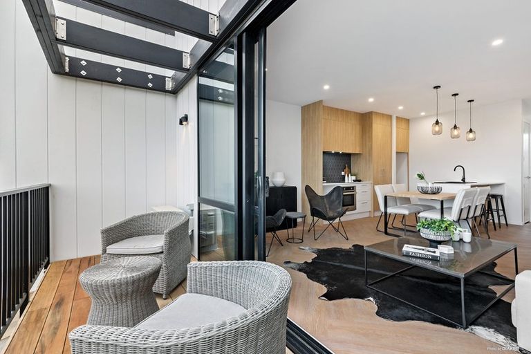 Photo of property in 35 Lewis Road, Pakuranga, Auckland, 2010