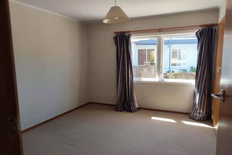 Photo of property in 17 Catalina Crescent, Forrest Hill, Auckland, 0620
