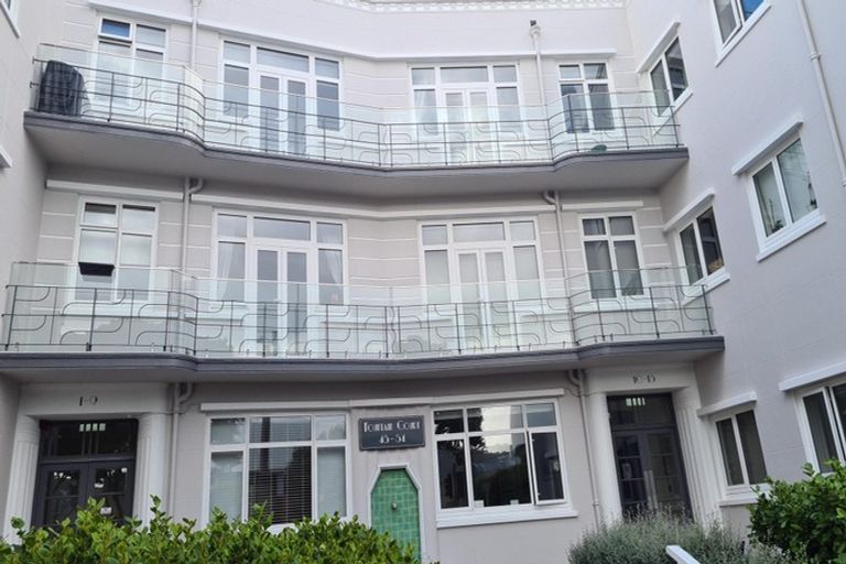 Photo of property in Fountain Court, 1/48 Oriental Parade, Oriental Bay, Wellington, 6011