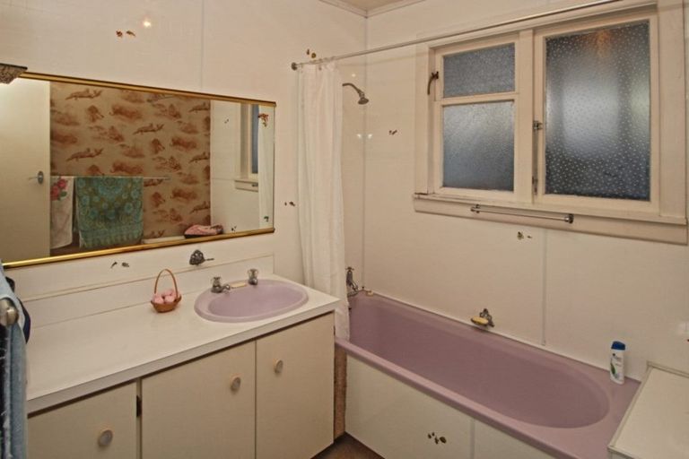 Photo of property in 25 Milton Road, Bluff Hill, Napier, 4110