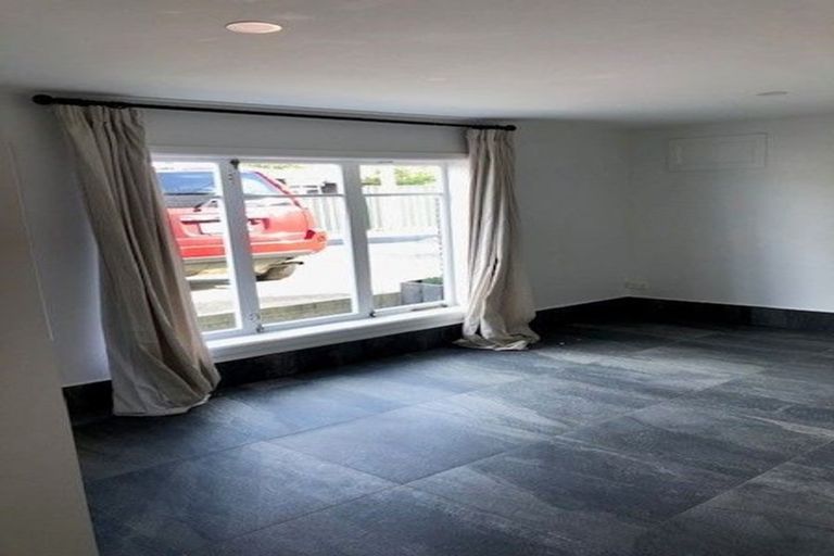 Photo of property in 2/61 Forrest Hill Road, Milford, Auckland, 0620