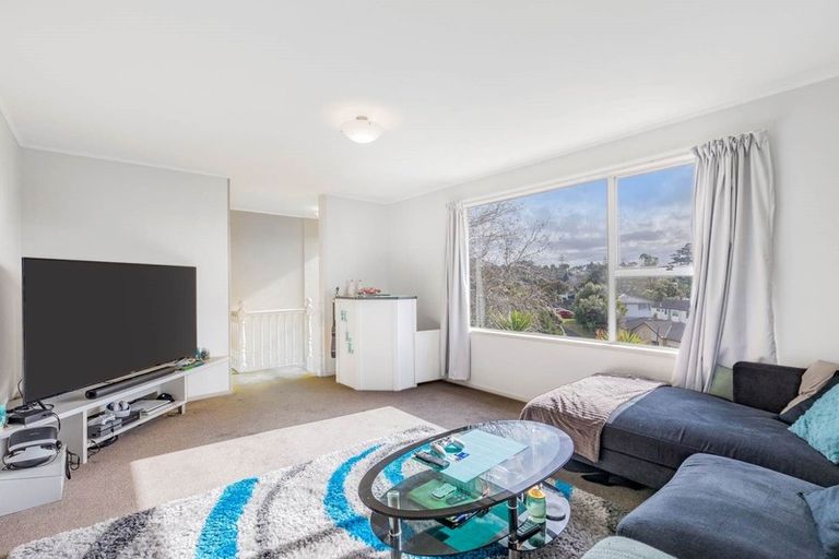 Photo of property in 9 Kilcar Place, Massey, Auckland, 0614