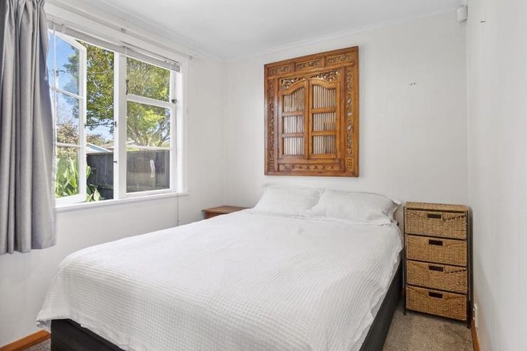 Photo of property in 16 Alexander Road, Raumati Beach, Paraparaumu, 5032