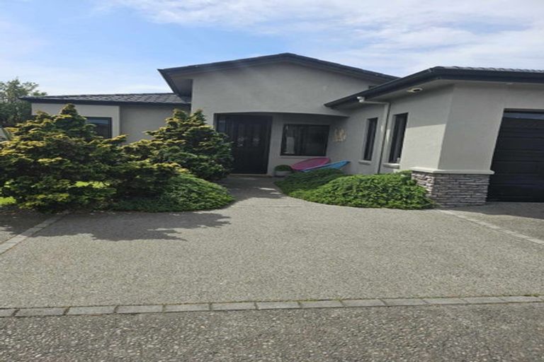 Photo of property in 39 Heynes Place, Clive, 4102