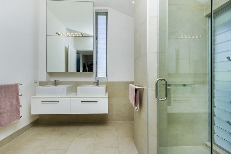 Photo of property in 19 Muritai Road, Milford, Auckland, 0620