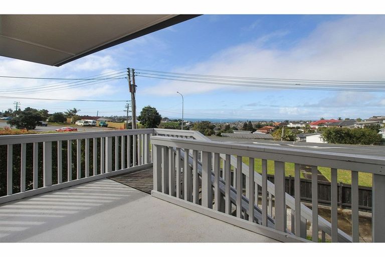 Photo of property in 832 East Coast Road, Oteha, Auckland, 0630