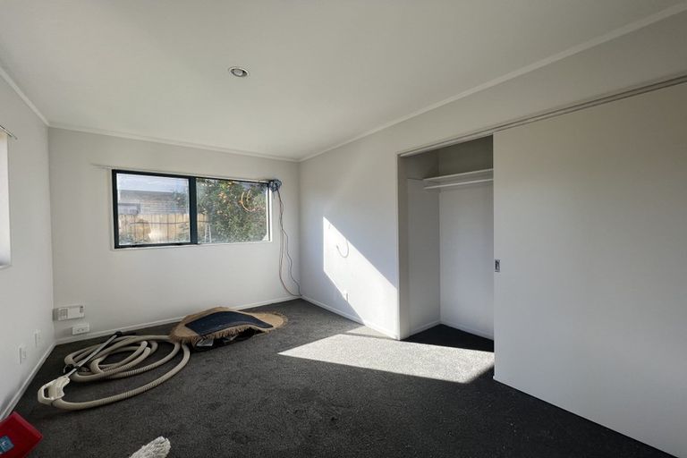 Photo of property in 5 Macadamia Close, Goodwood Heights, Auckland, 2105