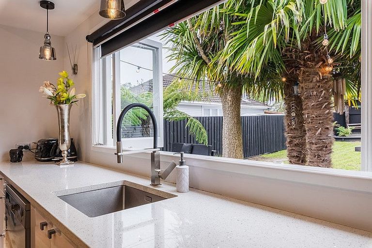 Photo of property in 222 Henderson Valley Road, Henderson, Auckland, 0612