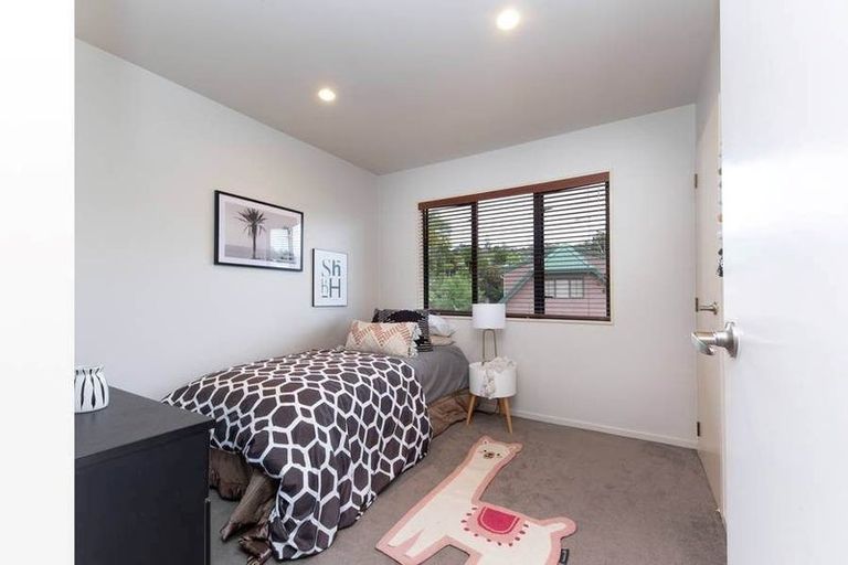 Photo of property in 27 De Val Drive, Titirangi, Auckland, 0604