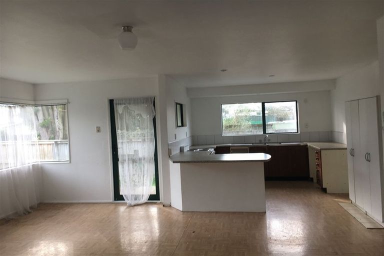 Photo of property in 16 Metcalfe Road, Ranui, Auckland, 0612