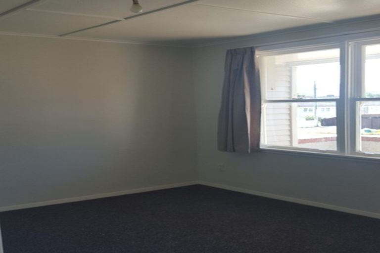 Photo of property in 90-92 Strand Crescent, Naenae, Lower Hutt, 5011