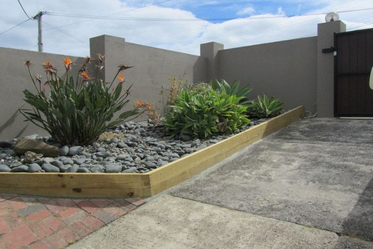 Photo of property in 73 Sylvan Avenue, Northcote, Auckland, 0627