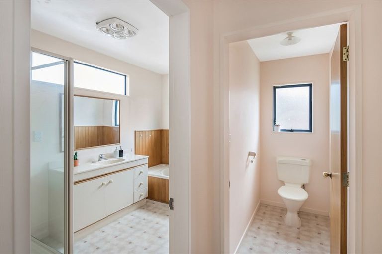 Photo of property in 7 Gresford Place, Churton Park, Wellington, 6037