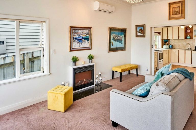 Photo of property in 67 Muritai Road, Eastbourne, Lower Hutt, 5013