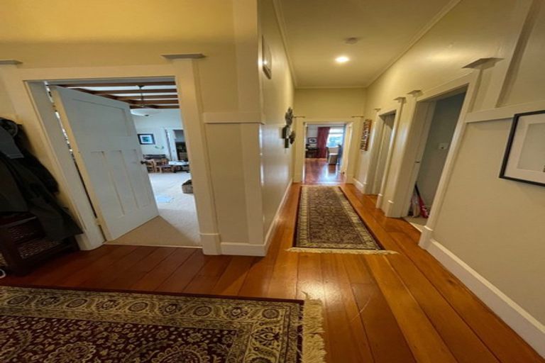 Photo of property in 28 Apu Crescent, Lyall Bay, Wellington, 6022