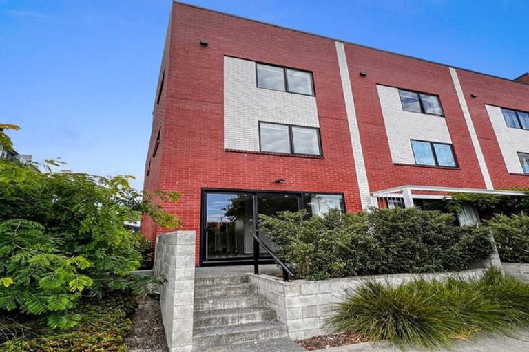 Photo of property in 91c Hobsonville Point Road, Hobsonville, Auckland, 0616