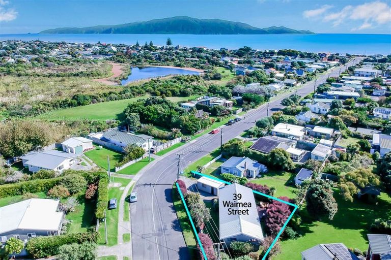 Photo of property in 39 Waimea Road, Waikanae Beach, Waikanae, 5036