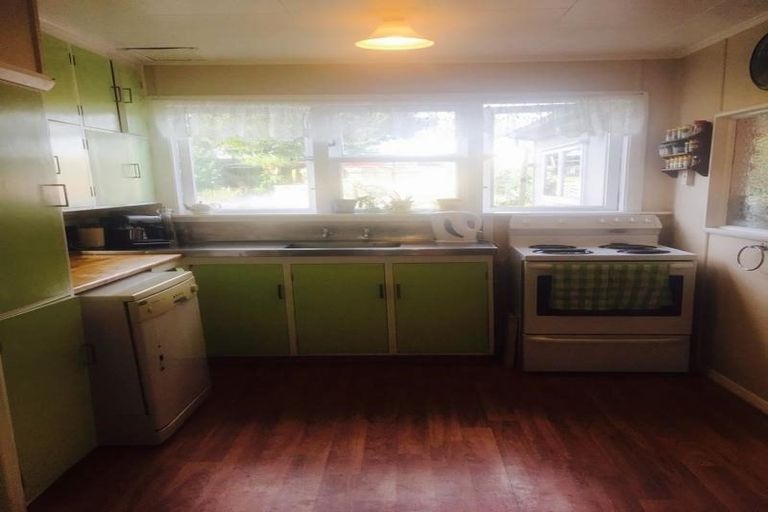 Photo of property in 6 Cook Street, Marfell, New Plymouth, 4310