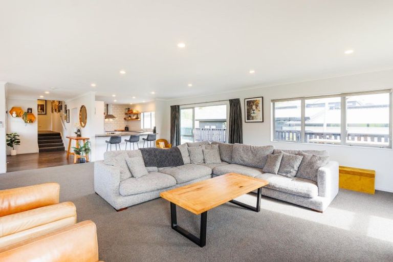 Photo of property in 103 Cashmere Drive, Fitzherbert, Palmerston North, 4410