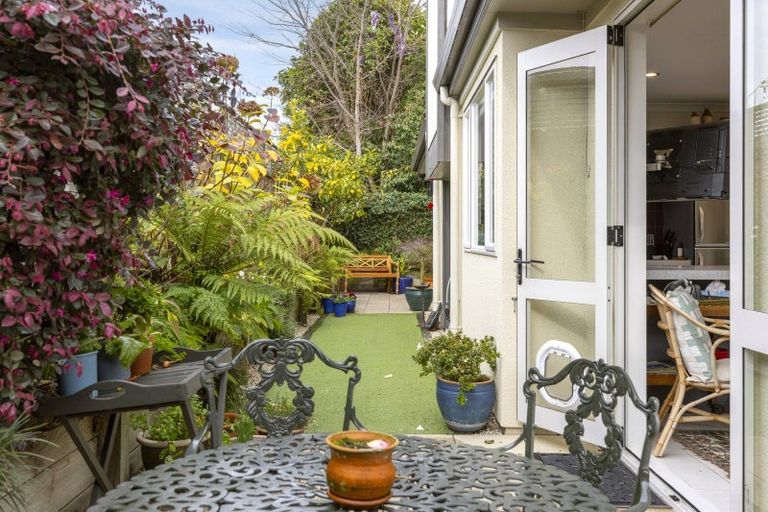 Photo of property in 2/12 Gradwell Place, Two Mile Bay, Taupo, 3330