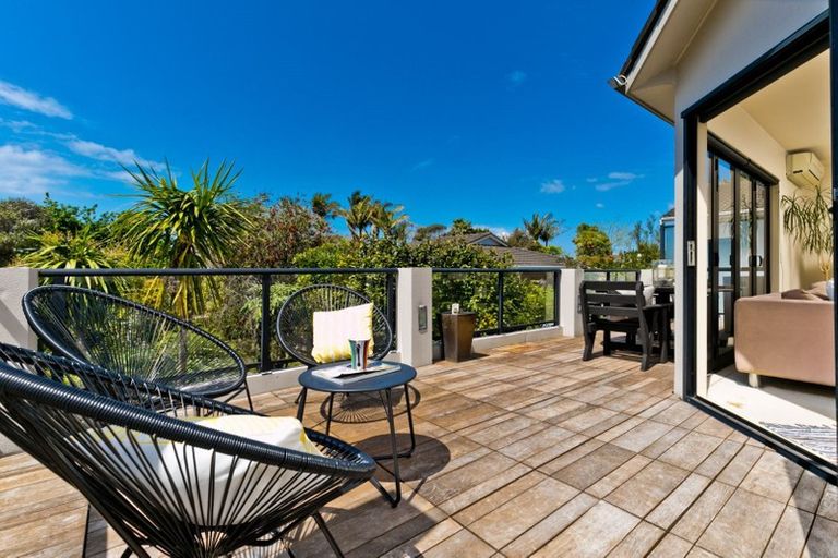 Photo of property in 2/17 Sartors Avenue, Northcross, Auckland, 0630