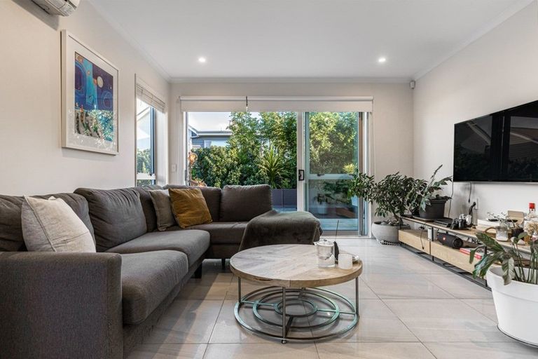 Photo of property in 3 Shelduck Way, Hobsonville, Auckland, 0616