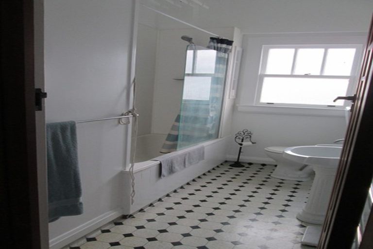 Photo of property in Zena Court, 8/11 Dufferin Street, Mount Victoria, Wellington, 6021