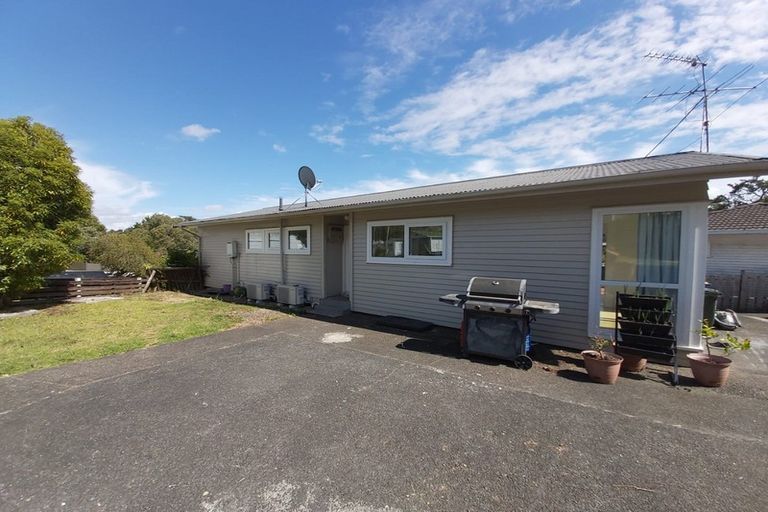 Photo of property in 11 Emirau Place, Glenfield, Auckland, 0629